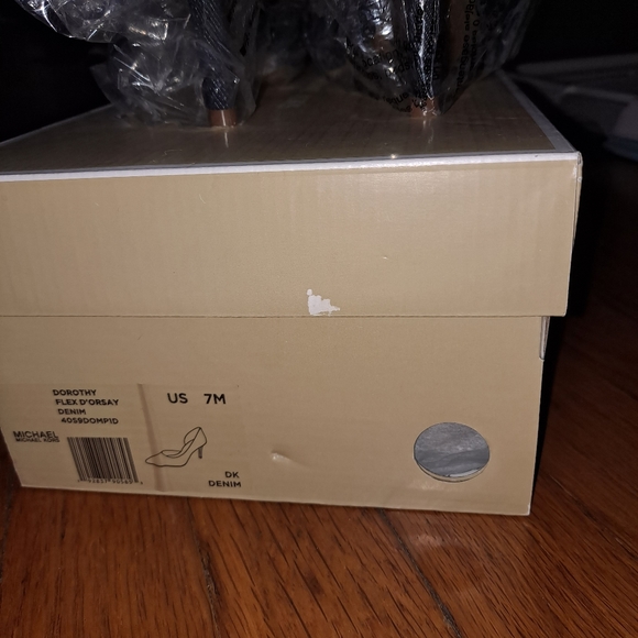 Worn one time for an hour. Michael Kors - Picture 4 of 4